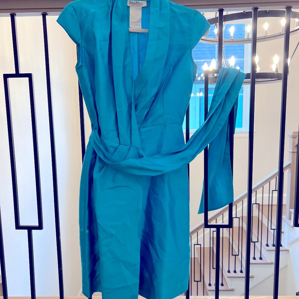 MaxMara Dress Size 4- just needs to be steamed:)